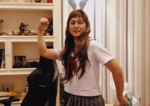 穿女在线吃瓜,揭秘网络红人的幕后故事