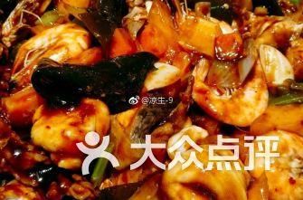 乌鲁木齐鲤鱼山吃瓜,夏日吃瓜盛地，尽享清凉时光