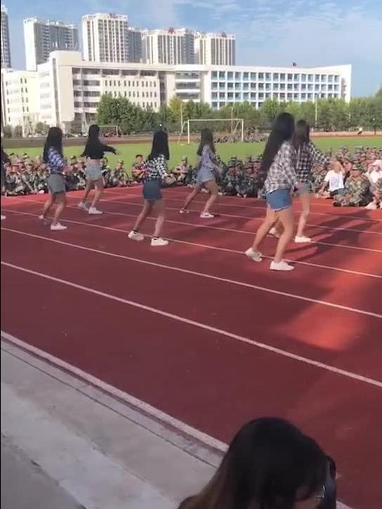 军训吃瓜舞蹈视频,青春活力军训吃瓜舞蹈视频集锦