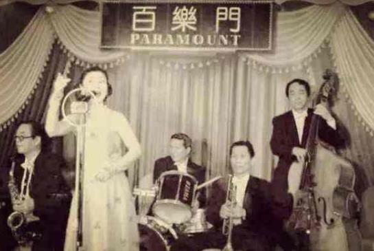 民国看戏吃瓜穿到,看戏吃瓜，时尚穿搭之旅