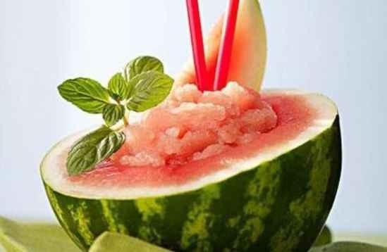 来例假可以吃瓜吗,吃瓜无禁忌，健康生活两不误？”