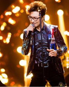 男歌手团队吃瓜